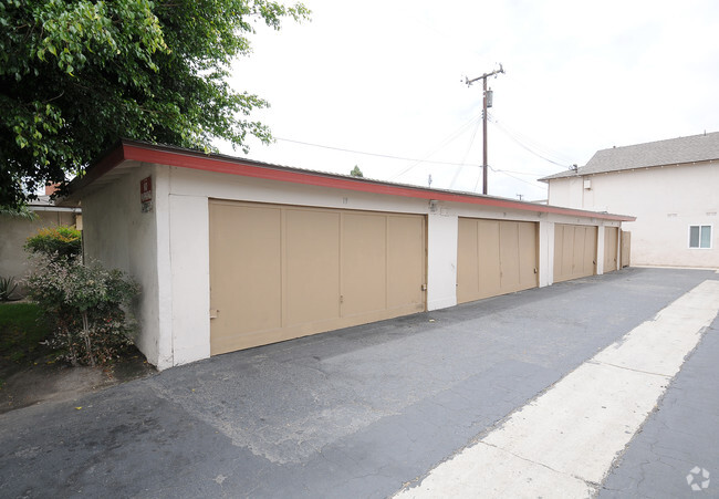 Building Photo - Holiday Harbor I Apartments