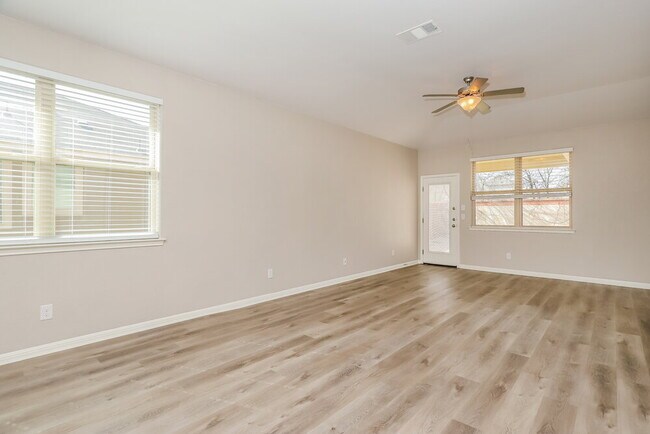 Foto del edificio - 8233 Oak Harvest Dr