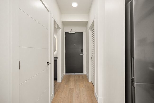 Building Photo - 500 Asher