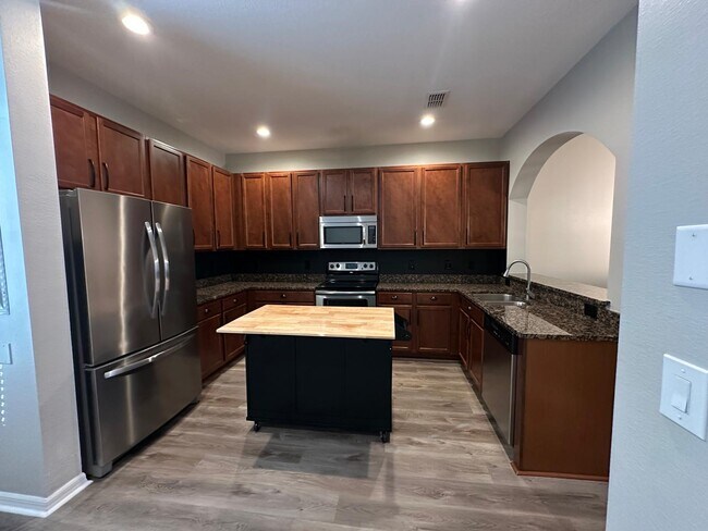 Building Photo - 14170 Oakham St