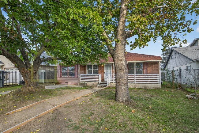 Building Photo - Charming 3-Bedroom Home for Rent – Comfort...