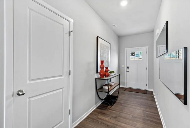 Foto del edificio - 1047 Maywood Ln