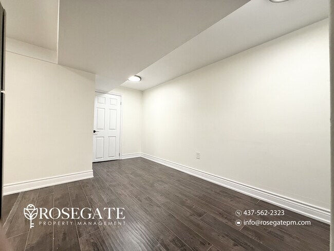 Photo du bâtiment - 1-Bedroom Basement Apartment in Scarborough | All Utilities + Internet Included