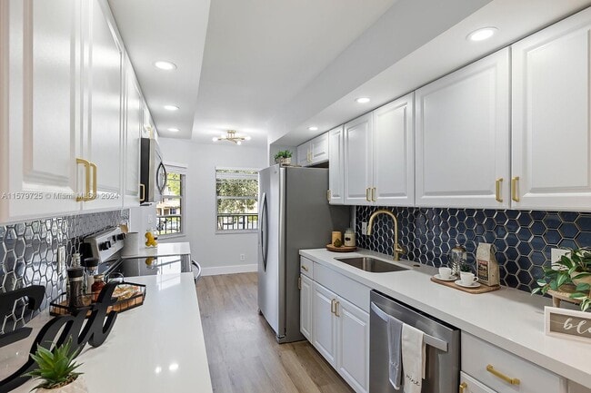 Building Photo - 1251 SW 125th Ave