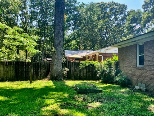 Building Photo - 1811 Biltmore Dr