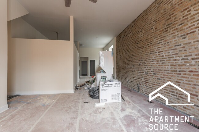 Building Photo - 2047 N Hoyne Ave