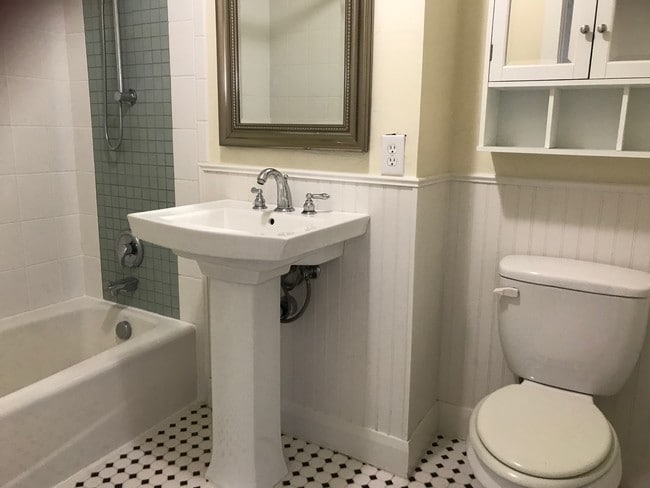 Building Photo - 554 E Commonwealth Ave