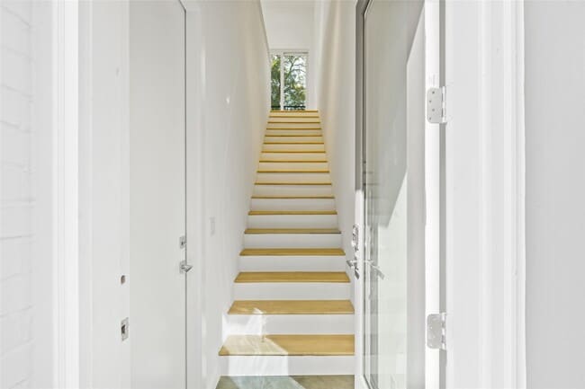 Building Photo - Modern 2-Bed Townhome with Attached 2-Car Garage & Balcony near Lower Greenville