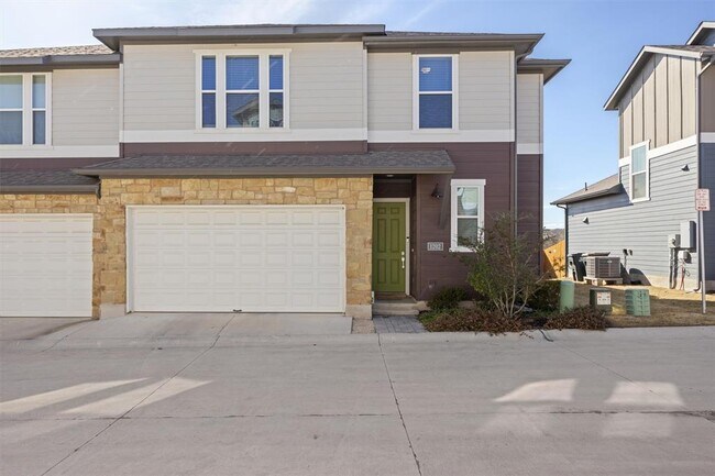 Building Photo - 1020 Vista View Dr