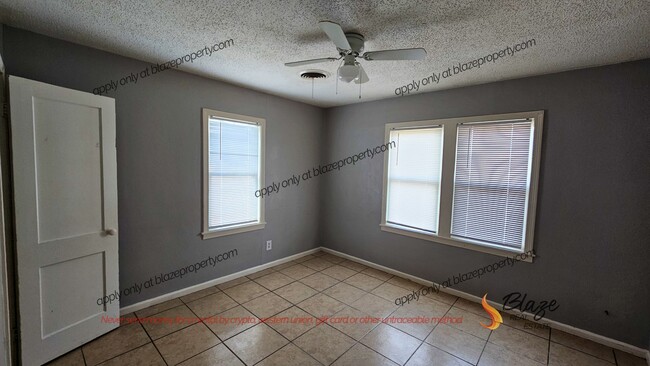 Building Photo - 2 Bedroom home for lease