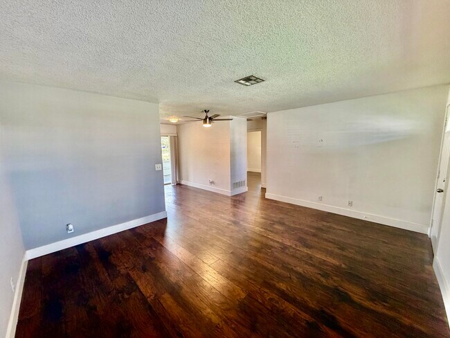 Foto del edificio - 2821 Duke Ln