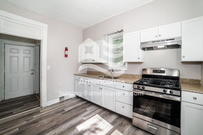 Foto del edificio - 419 E Maywood Ave