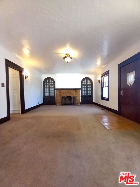 Building Photo - 2027 Addison Way