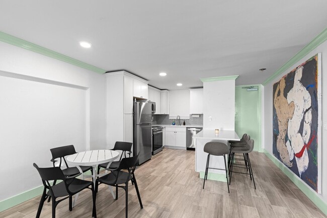 Building Photo - 917 N Flagler Dr
