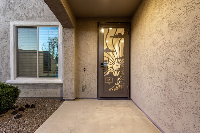 Foto del edificio - New Listing in Litchfield Park