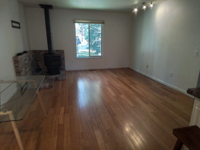 Building Photo - 2103 12th St Building Photo - 2103 12th St