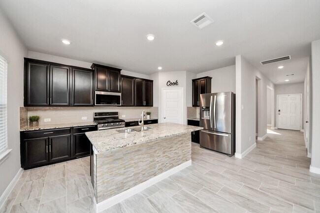Foto del edificio - 4414 Silvergrass Ln
