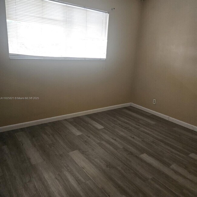 Building Photo - 8700 N Sherman Cir