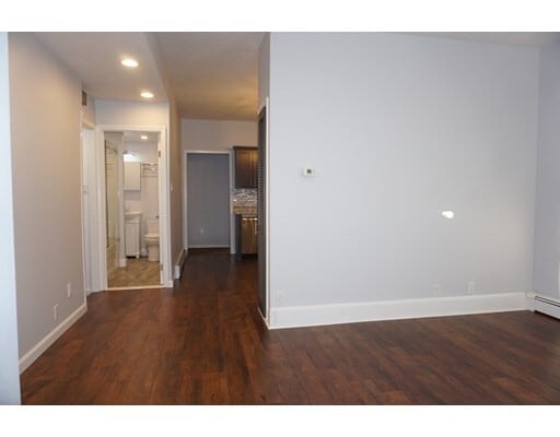 Foto del edificio - 107 Pond St