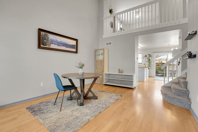 Building Photo - 9648 Moss Rose Cir