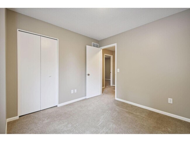 Foto del edificio - 9351 Polaris Ln N