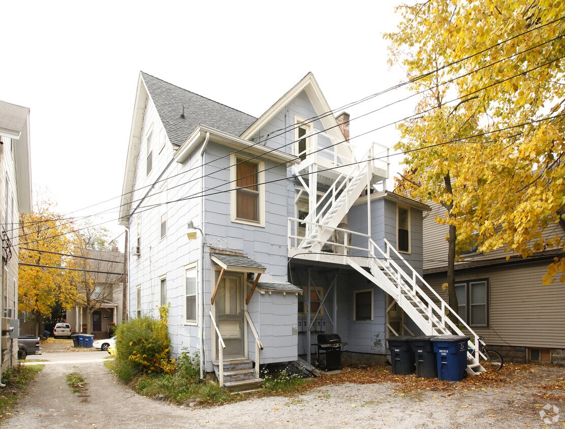 Building Photo - 110 N Thayer St