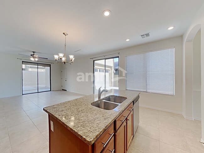 Foto del edificio - 14576 W Maui Ln