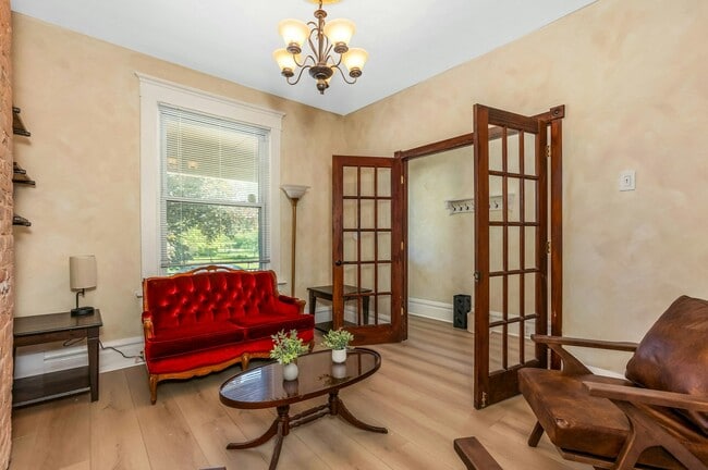 Foto del edificio - 1651 Franklin Park S