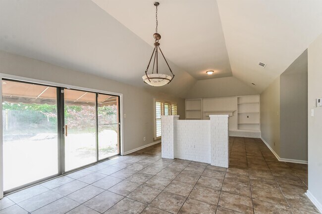 Foto del edificio - 810 N Walnut Bend Rd