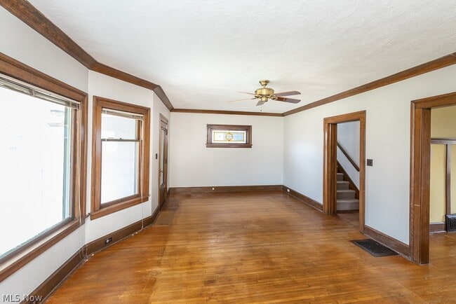 Building Photo - 1252 Summit Ave