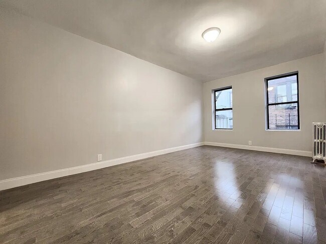Building Photo - 24 Thayer St