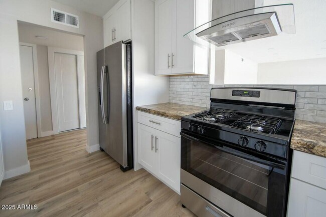 Foto del edificio - 6767 N 7th St