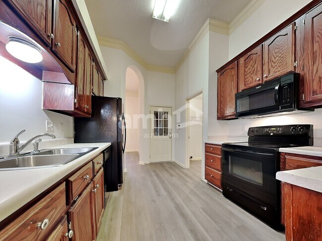 Building Photo - 6377 Braybourne Main