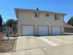 Building Photo - 854A Shearer St