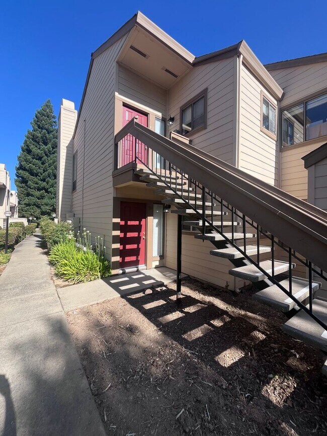 Building Photo - NICE UPDATED CONDO IN ROLLINGWOOD POINTE!!