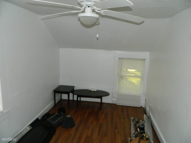 Building Photo - 2521 Riverside Dr