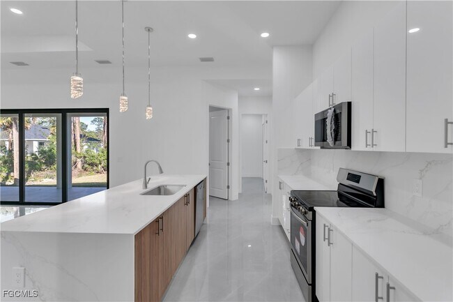 Building Photo - 3211 41st St W