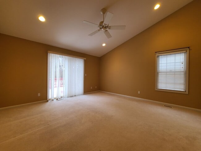 Building Photo - Spacious 4-Bedroom, 2.5-Bath Condo in St. Joseph