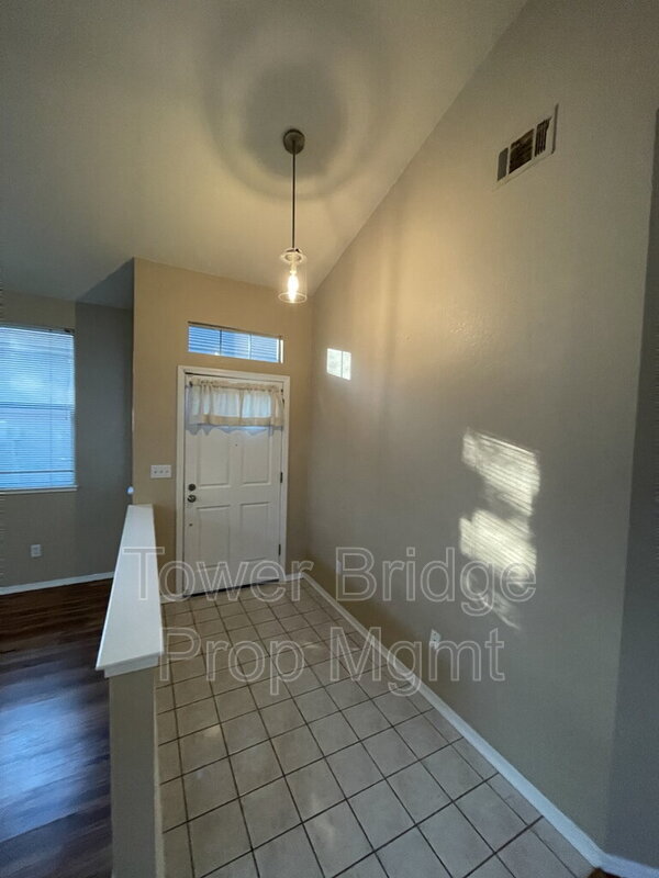 Foto del edificio - 8214 Wild Tree Pl