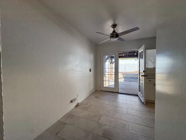 Foto del edificio - Single story 4 bedroom with large yard in ...