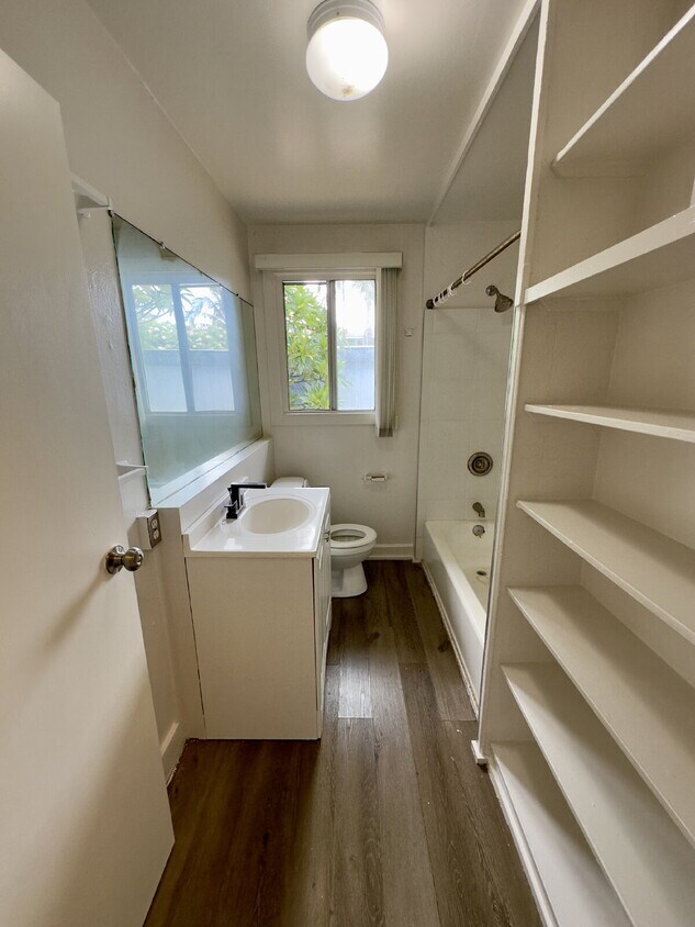 Foto principal - Ewa Beach Gem! 2BR/1BA with A/C, Parking &...