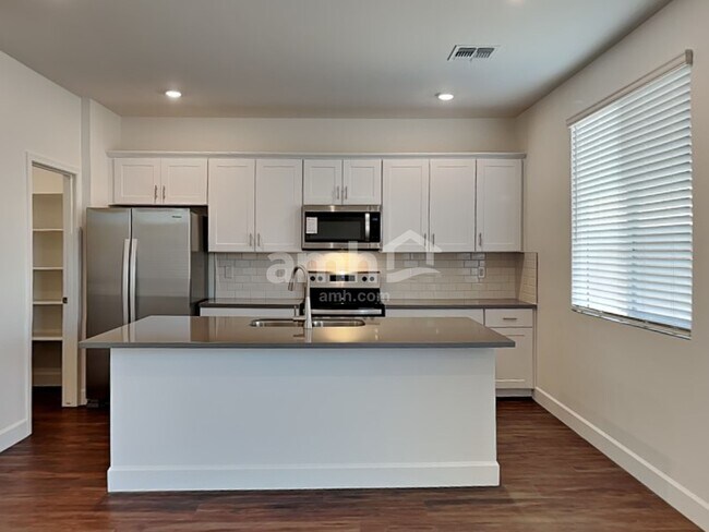Building Photo - 6084 W Paseo Hilario