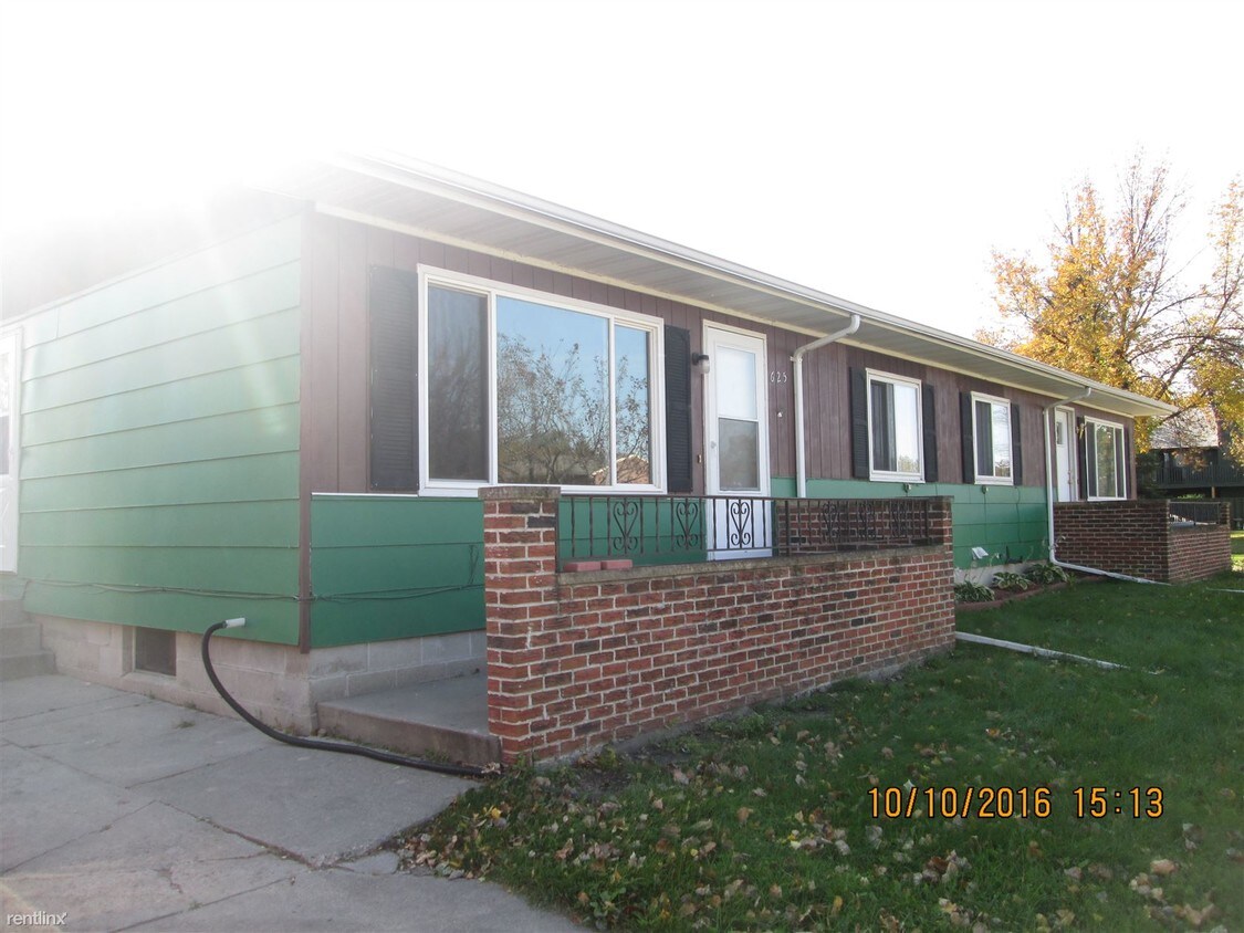Primary Photo - 625 40th Ave S