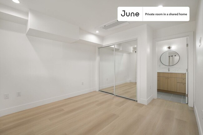 Foto del edificio - Private bedroom in 5 bed/4 bath Home