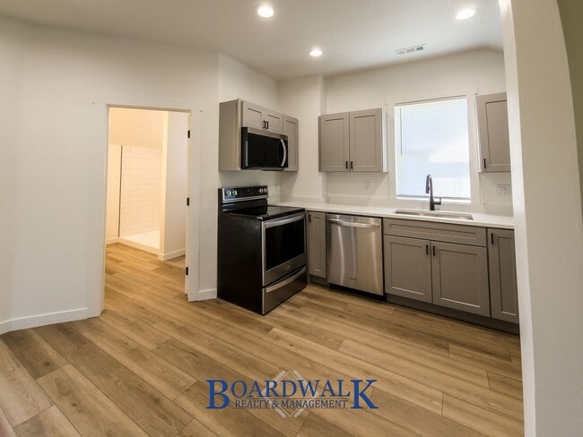 Building Photo - 3396 S 900 E