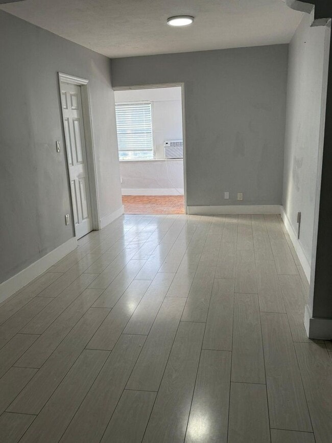 Foto del edificio - 1736 SW 21st St