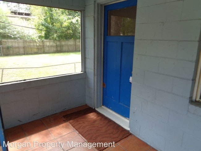 Building Photo - 1048 Seba St