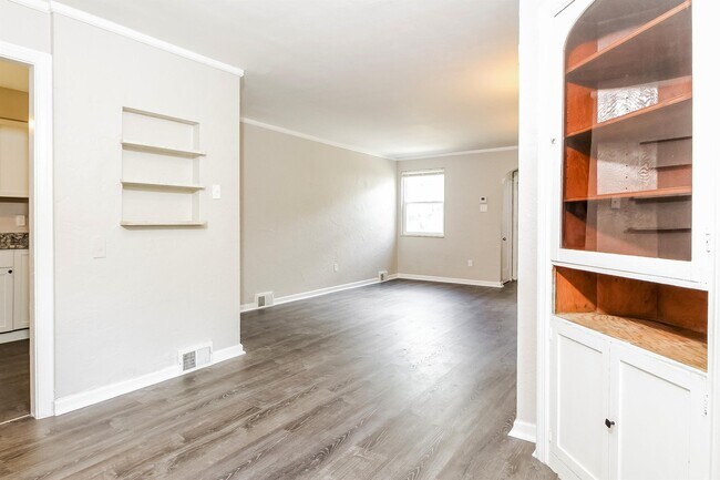 Foto del edificio - 2136 Laketon Rd