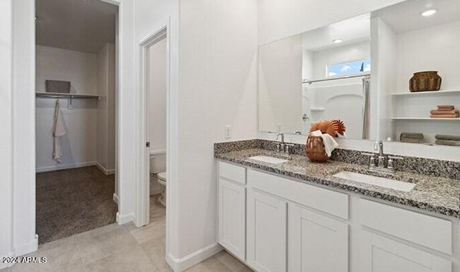 Building Photo - 1527 E Lardner Dr