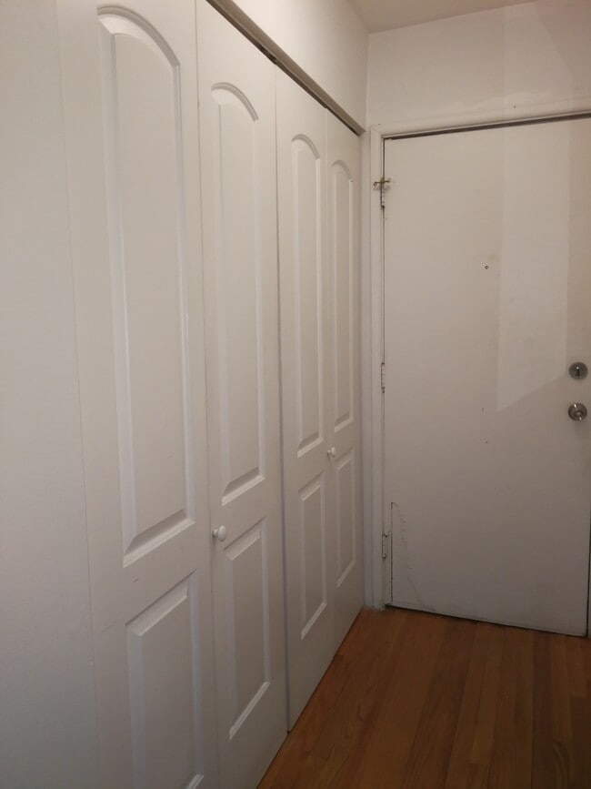 Building Photo - 1415 W Lunt Ave